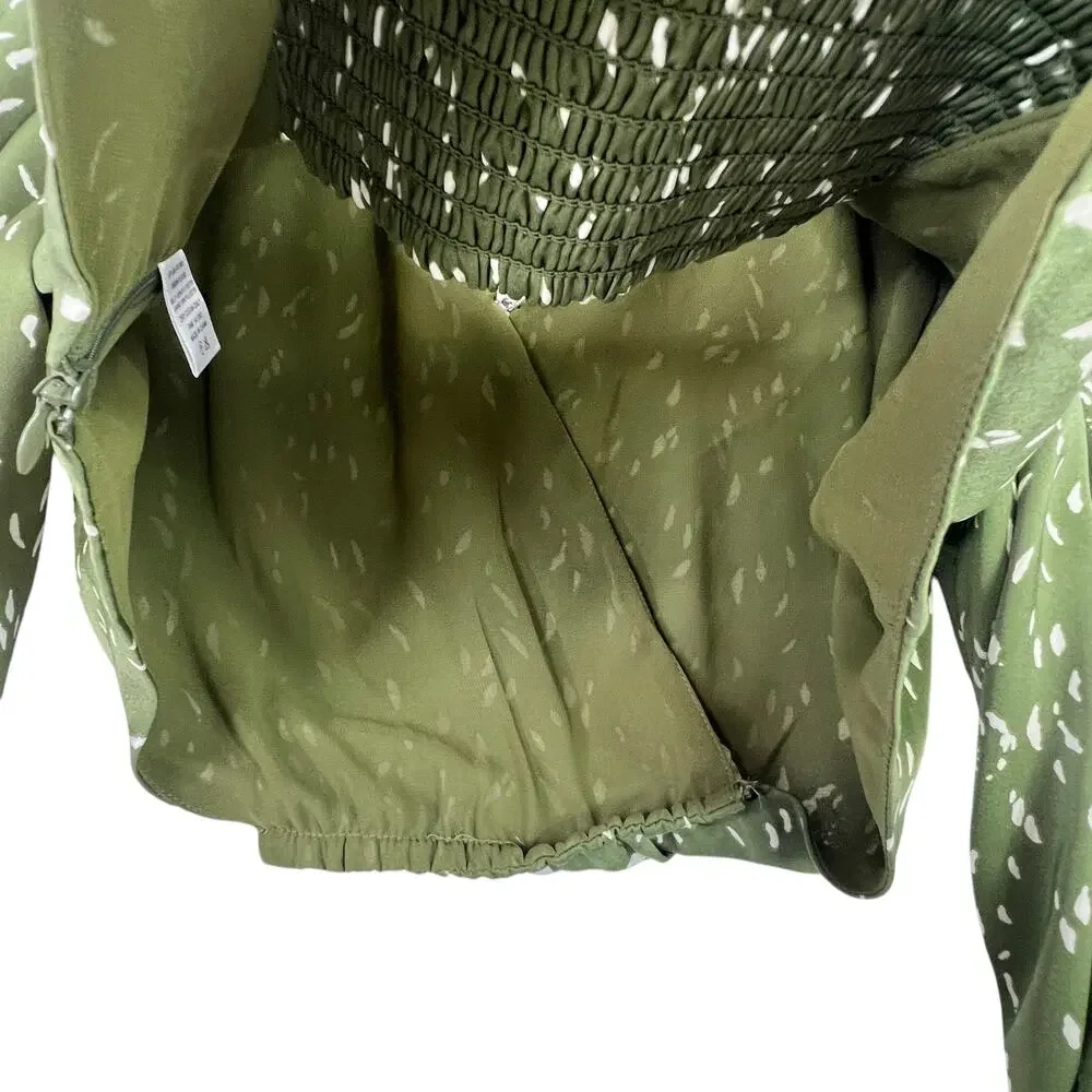 ASTR The Label Wrap Top Green XL Puff Sleeve V-Neck Cropped Satin Smocked Back‎